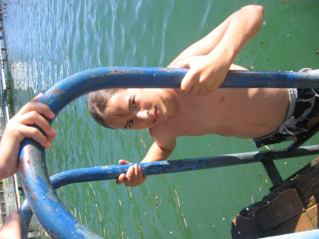 Ovo sam ja u Beloj Crkvi na samom pocetku letnjeg raspusta( eh to su bila vremena ) =(